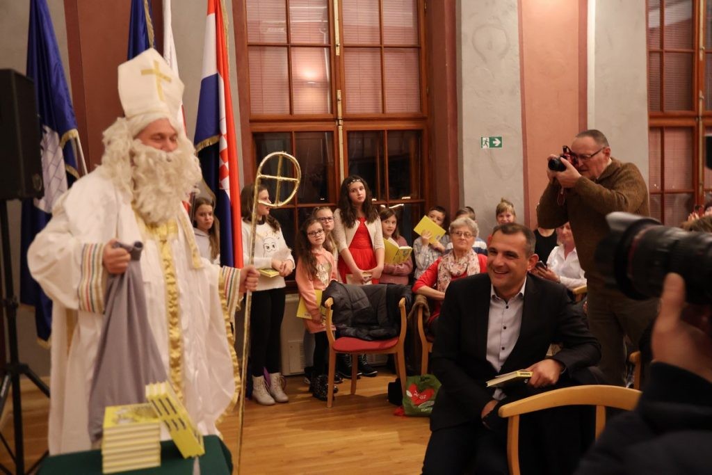 MLADI PISCI Predstavljen zbornik dječjih literarnih radova Tragovi budućnosti