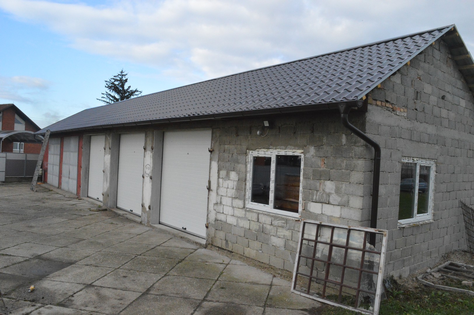 KOTORIBA Spremište za komunalne strojeve dobilo novi krov, prozore i vrata, u planu i obnova fasade KOTORIBA Spremište za komunalne strojeve dobilo novi krov, prozore i vrata, u planu i obnova fasade