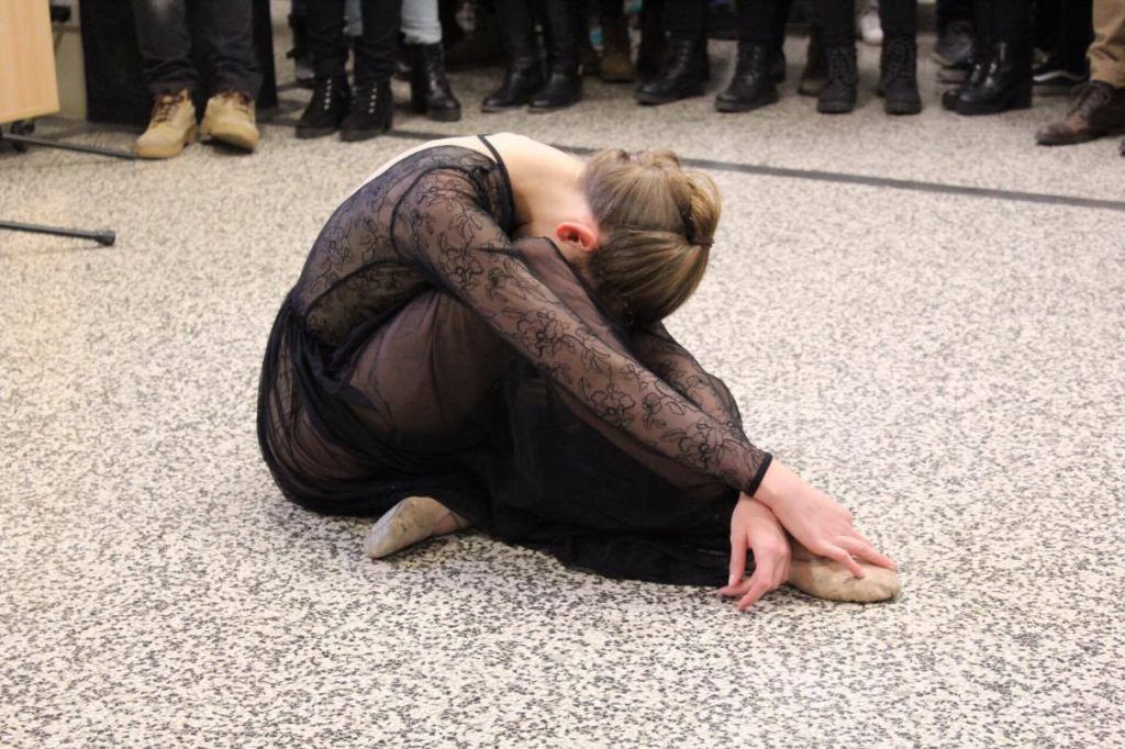 1569712310439207124205121448567