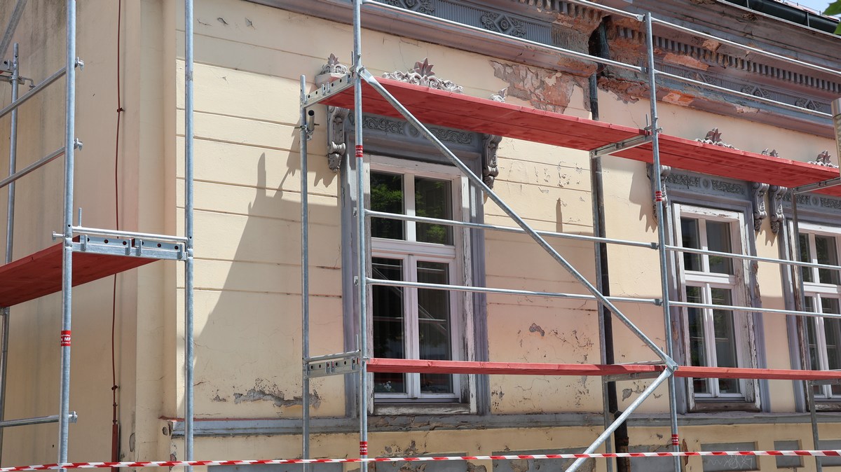 FOTO Potpisani Ugovori za sanaciju zgrade Feštetić i dvije ambulante bivšeg Doma zdravlja, projekti vrijedni približno 580 tisuća eura FOTO Potpisani Ugovori za sanaciju zgrade Feštetić i dvije ambulante bivšeg Doma zdravlja, projekti vrijedni približno 580 tisuća eura