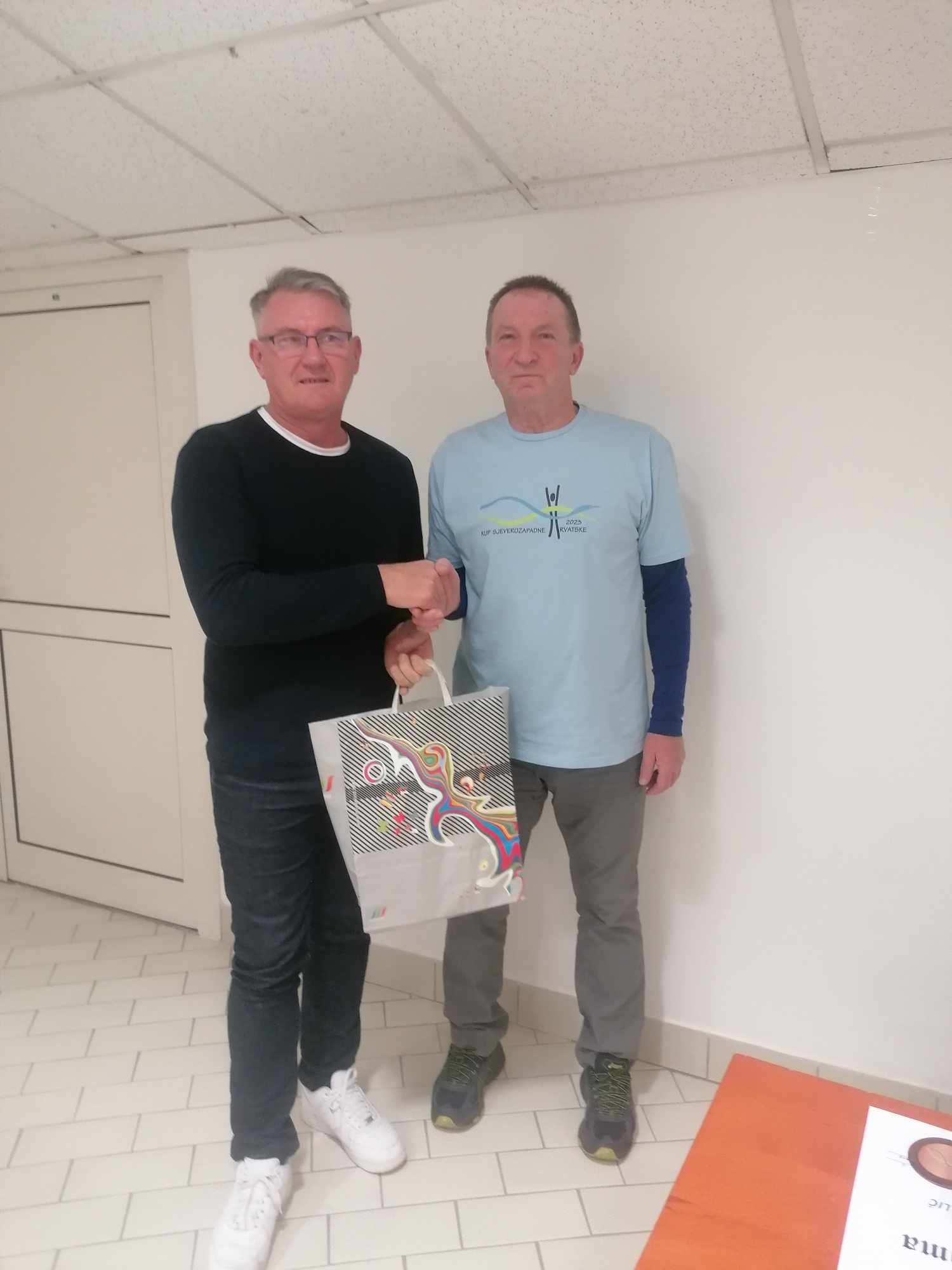 Image 5923321 (auto) Image 5923321 (auto)