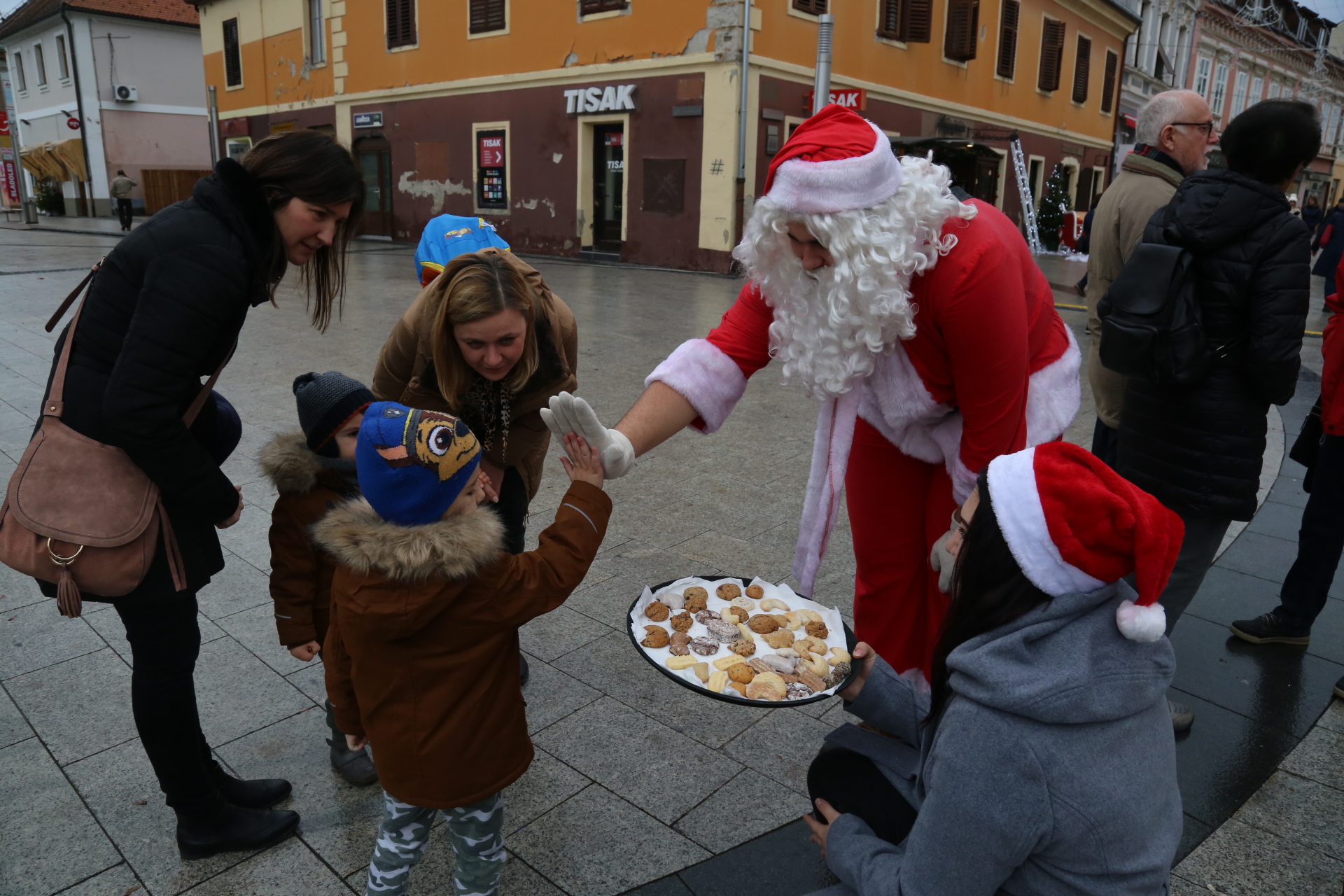 Pjesma i delicije budućih hotelijera u središtu Čakovca