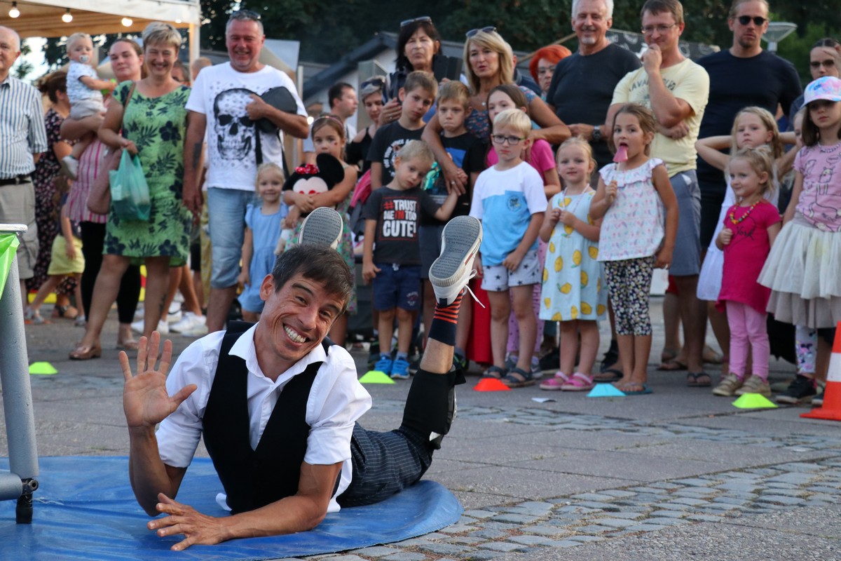 FOTO Prvi dan Porcijunkulovog započeo spektakularnim artističkim showom – “Dangerous Show” Cirkerosa Cirkusa