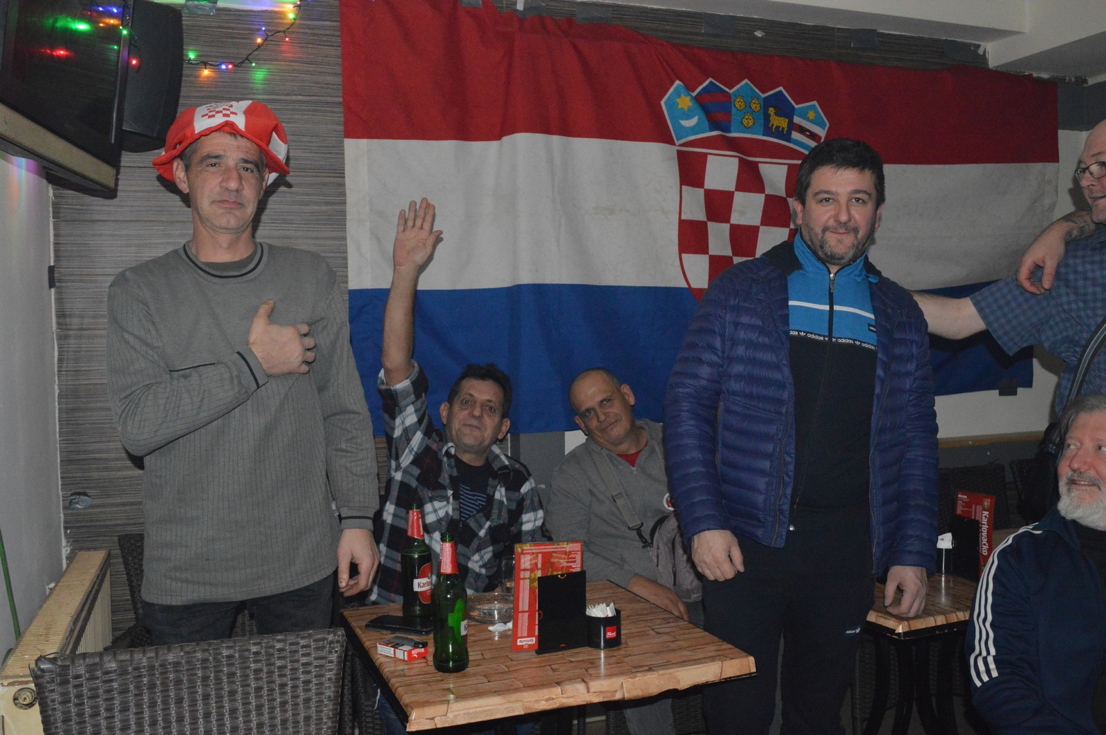 FOTOGALERIJA Vatrena atmosfera u čakovečkim kafićima – Međimurci navijaju za naše Vatrene!
