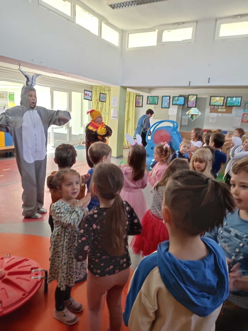 Mališani u vrtiću Cvrčak uživali u predstavi ‘Izgubljena jaja’