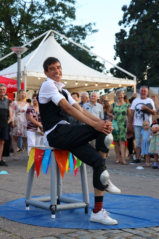 FOTO Prvi dan Porcijunkulovog započeo spektakularnim artističkim showom – “Dangerous Show” Cirkerosa Cirkusa