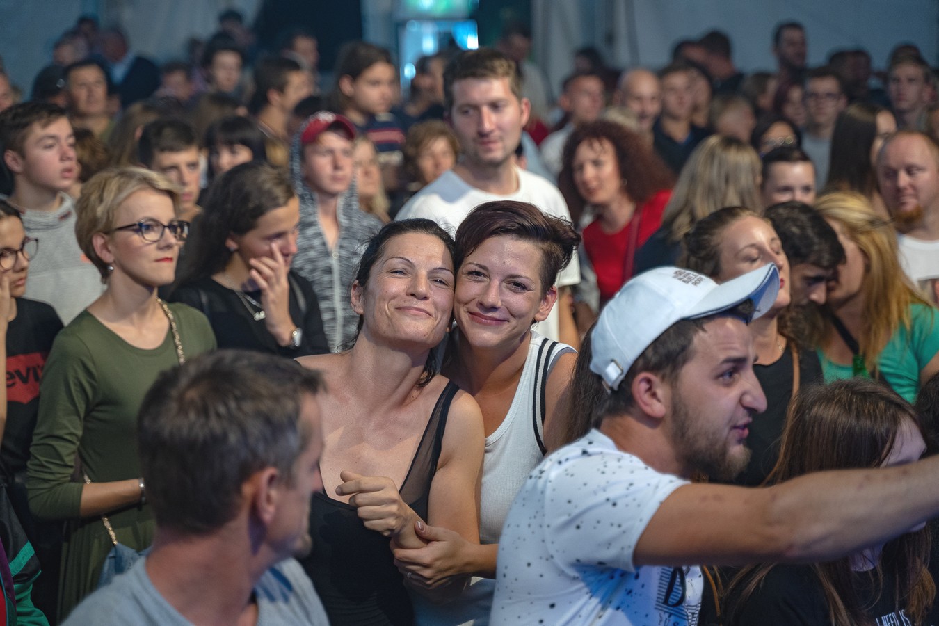 Odlična atmosfera u Kotoribi: Željko Bebek raspjevao publiku u prepunom šatoru