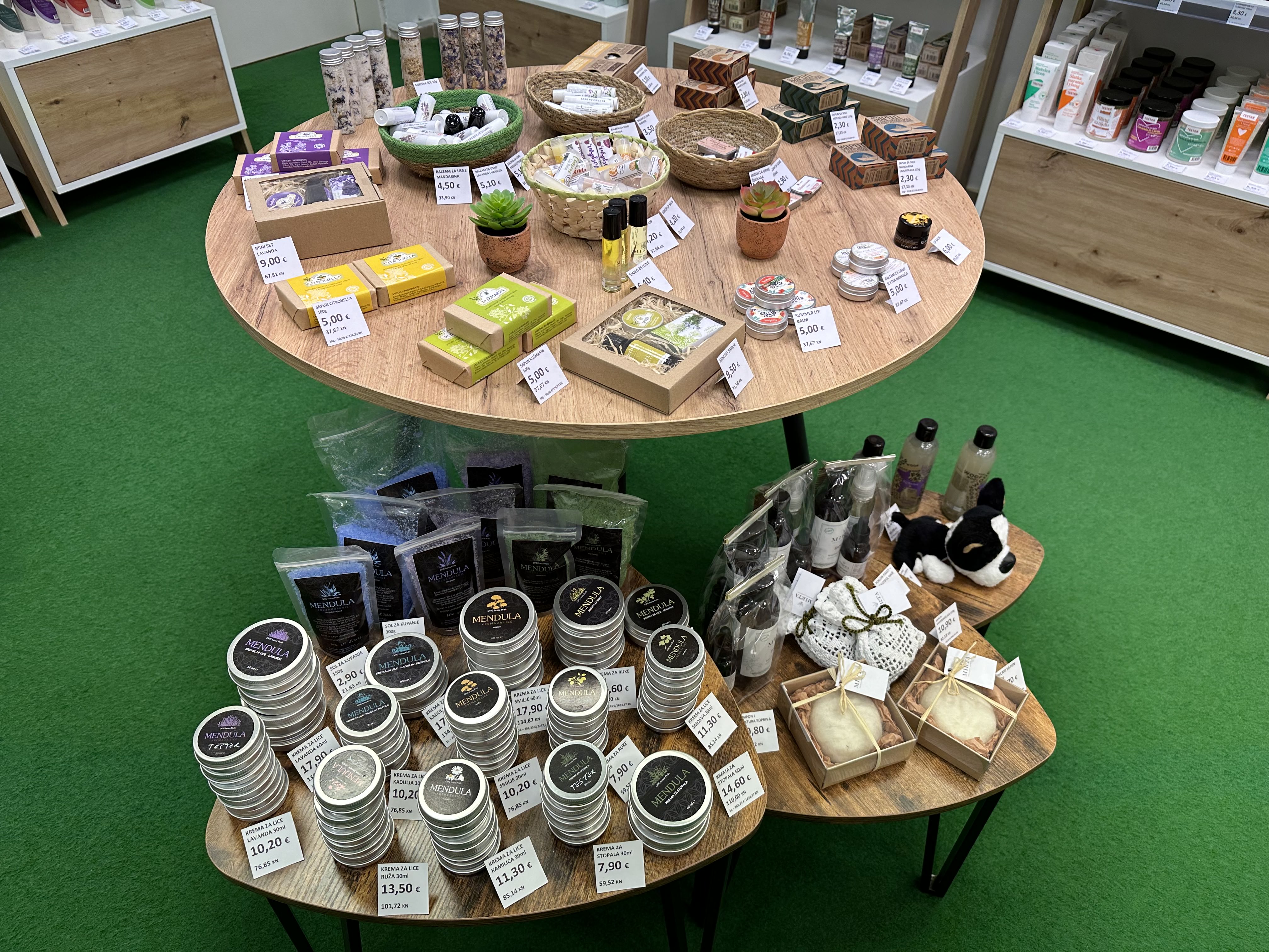 crosmetica božić 2023