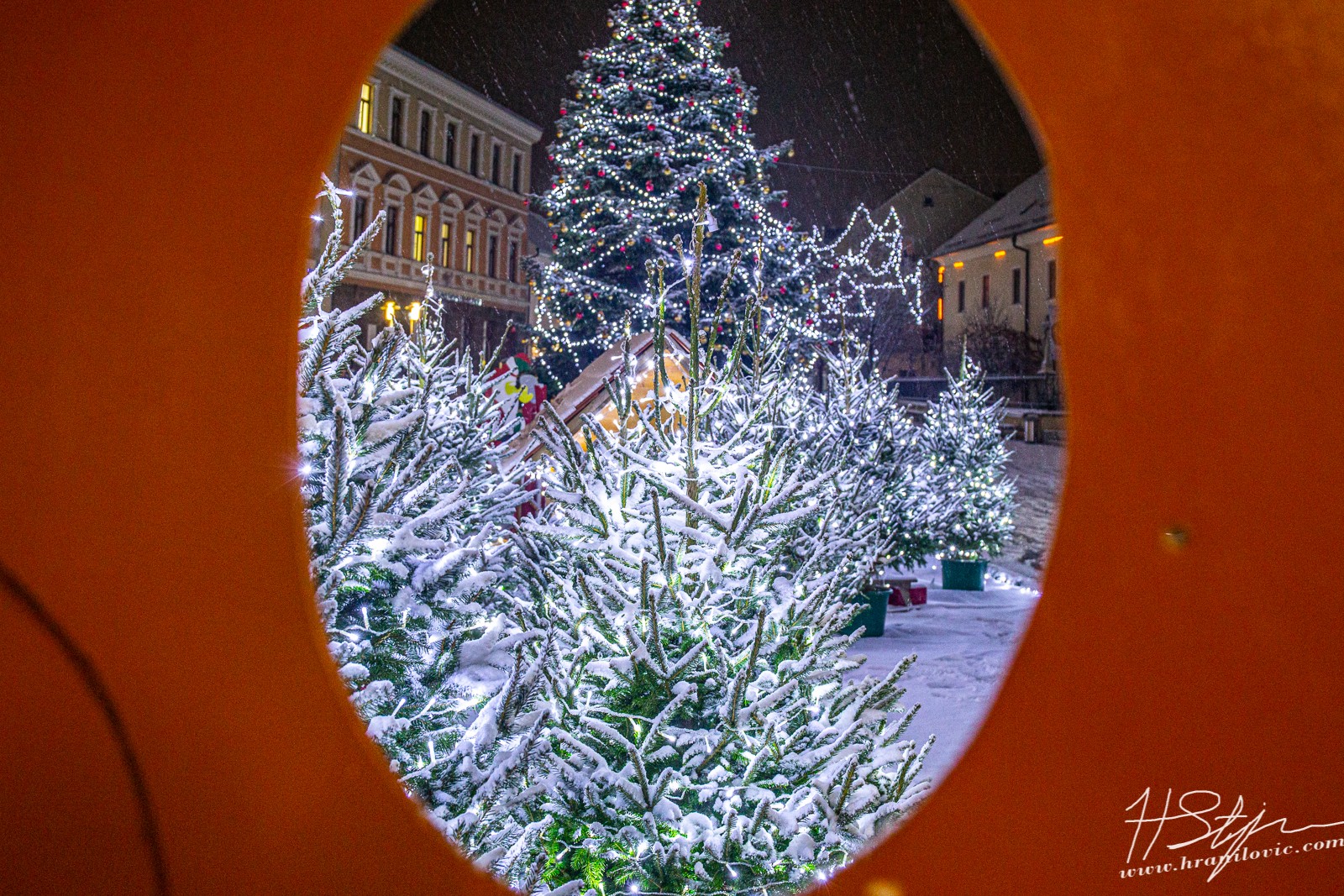 SNJEŽNA IDILA Advent u gradu Zrinskih iz objektiva Stjepana Hranilovića