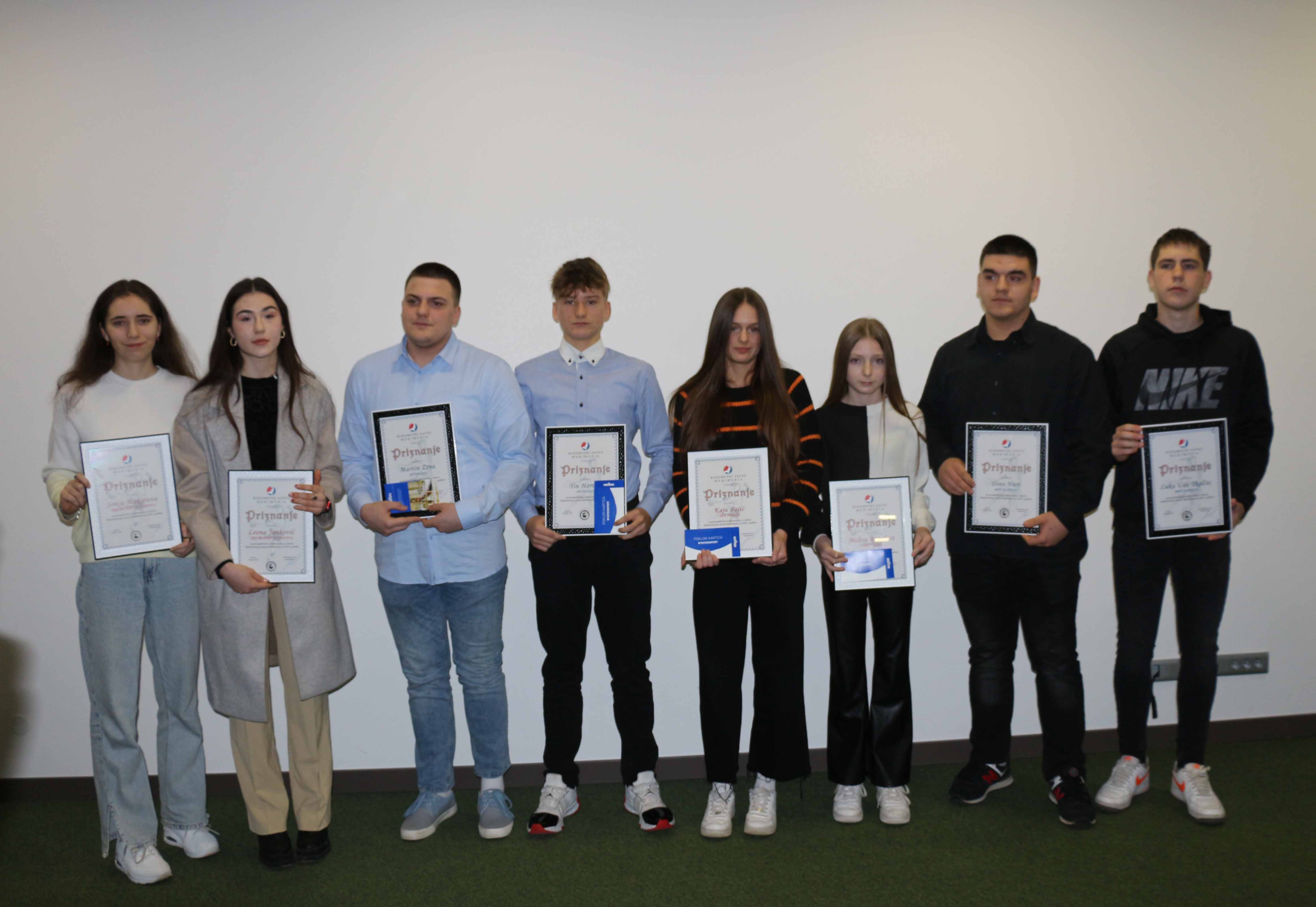 RUKOMETNI SAVEZ MEĐIMURJA Najboljim međimurskim rukometašima proglašeni Marta Kozjak i Mateo Hozjan! RUKOMETNI SAVEZ MEĐIMURJA Najboljim međimurskim rukometašima proglašeni Marta Kozjak i Mateo Hozjan!