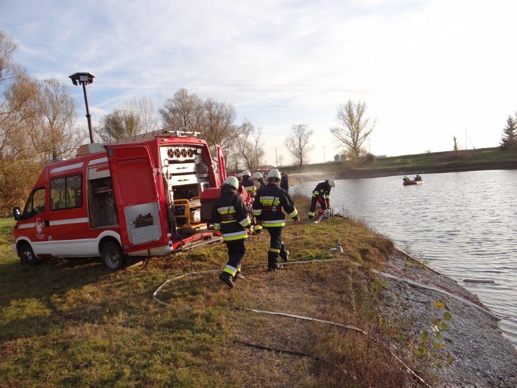 Vatrogasna vježba na obali Mičigen jezera