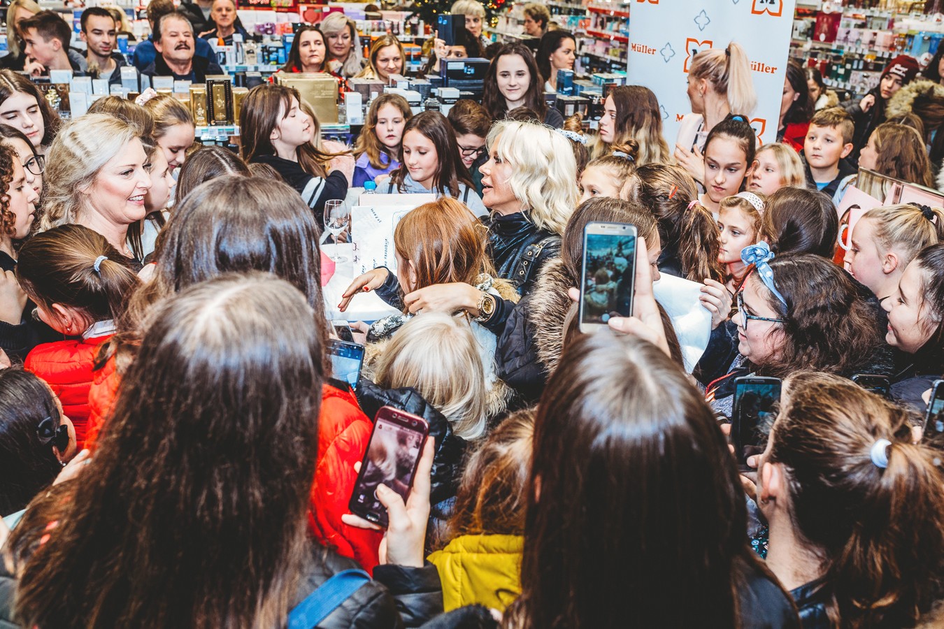 Maju Šuput u Galeriji Sjever dočekali brojni obožavatelji