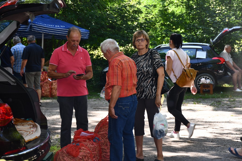 SAJAM U ČAKOVCU Sajam je preplavilo obilje svježeg voća i povrća