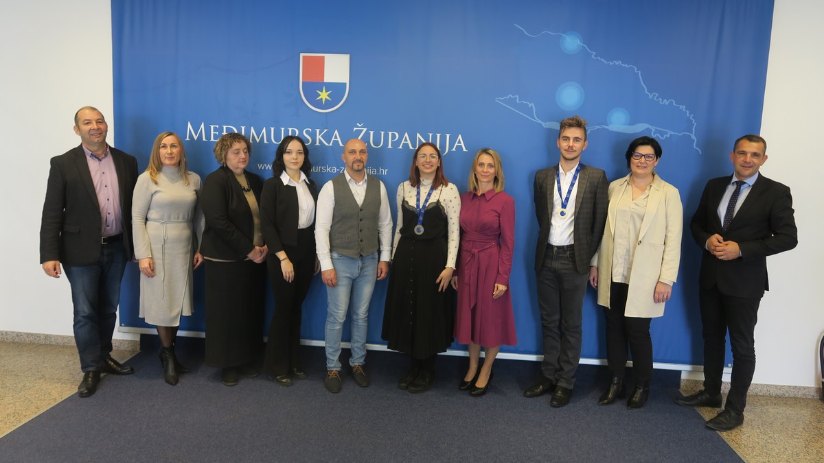 PRIJEM KOD ŽUPANA Karlo Gracin Šardi, Ema Kos i Ivana Hansderfner u samom europskom vrhu PRIJEM KOD ŽUPANA Karlo Gracin Šardi, Ema Kos i Ivana Hansderfner u samom europskom vrhu