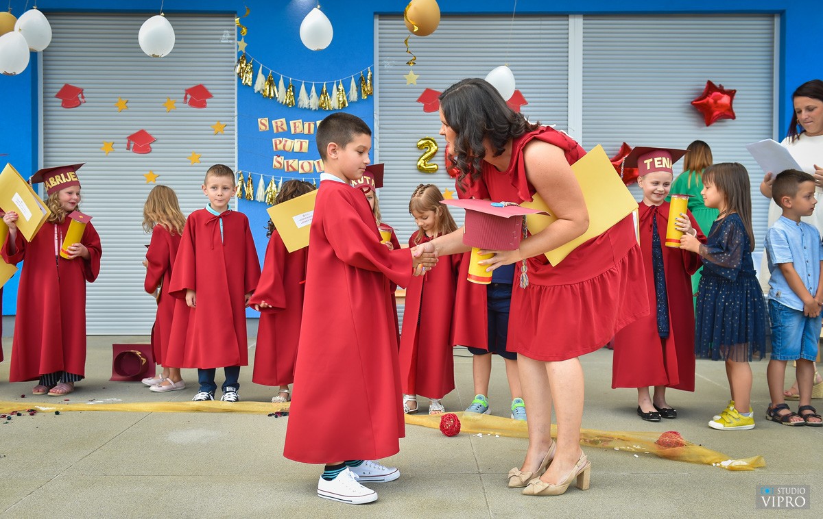 VIDEO I FOTO Završnom svečanošću mali ‘Zmajići’ oprostili se od vrtićkih dana u DV Vesela Loptica VIDEO I FOTO Završnom svečanošću mali ‘Zmajići’ oprostili se od vrtićkih dana u DV Vesela Loptica