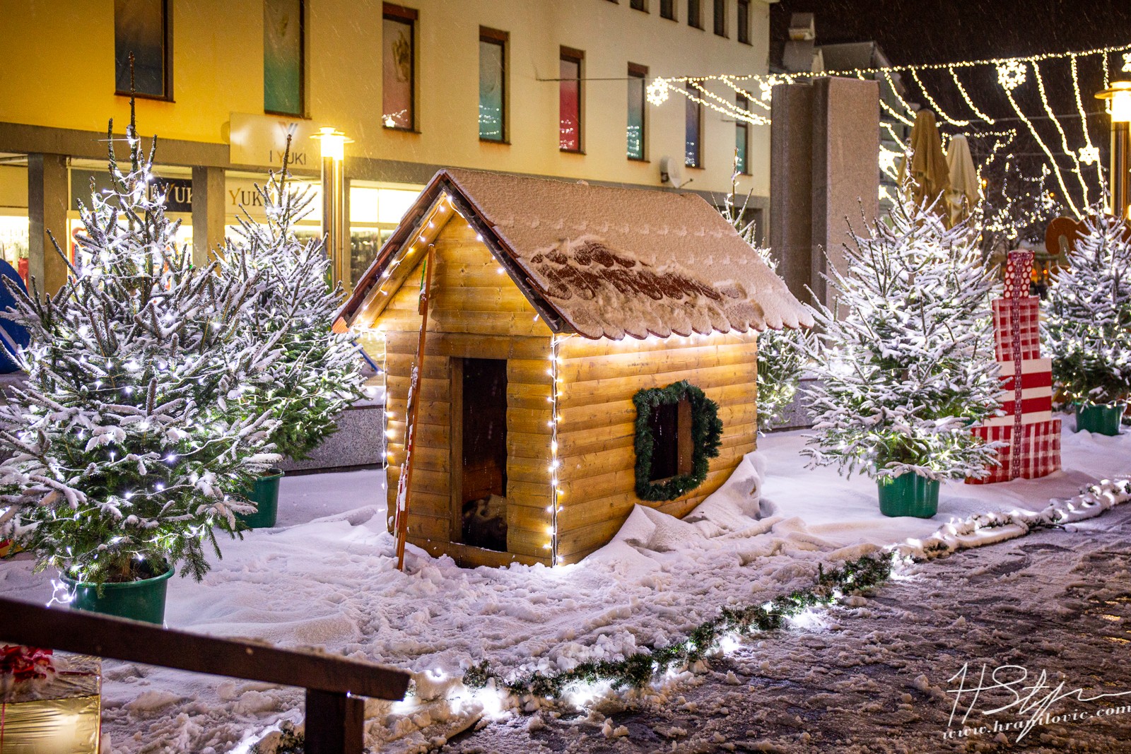 SNJEŽNA IDILA Advent u gradu Zrinskih iz objektiva Stjepana Hranilovića
