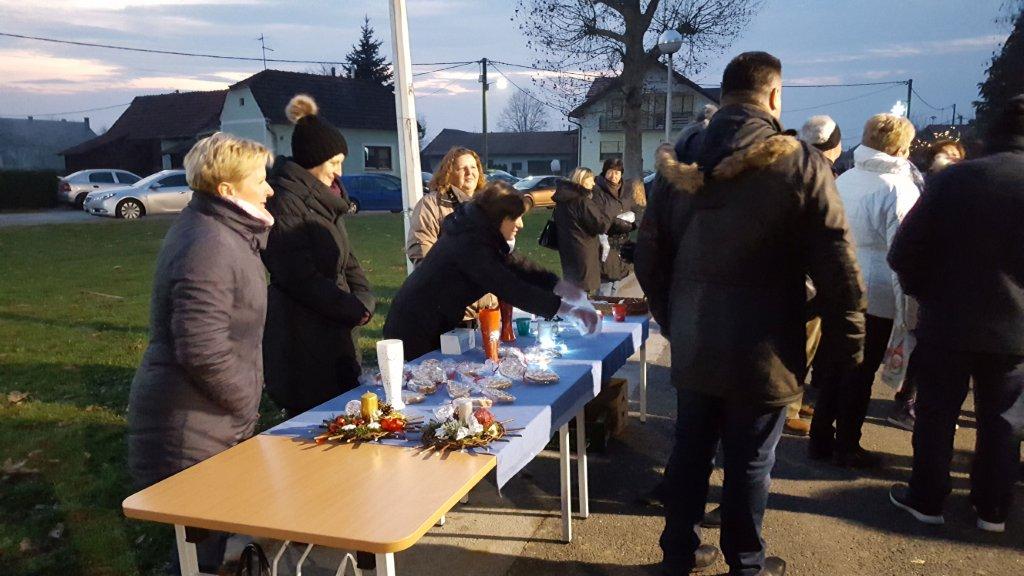 Zapaljena prva adventska svijeća u Svetoj Mariji