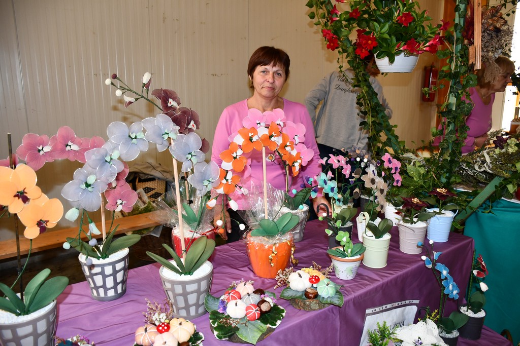 PROSLAVA JESENI Brojni zaljubljenici u kulturnu baštinu i tradiciju našega kraja okupili se na Danima zahvalnosti za plodove zemlje PROSLAVA JESENI Brojni zaljubljenici u kulturnu baštinu i tradiciju našega kraja okupili se na Danima zahvalnosti za plodove zemlje