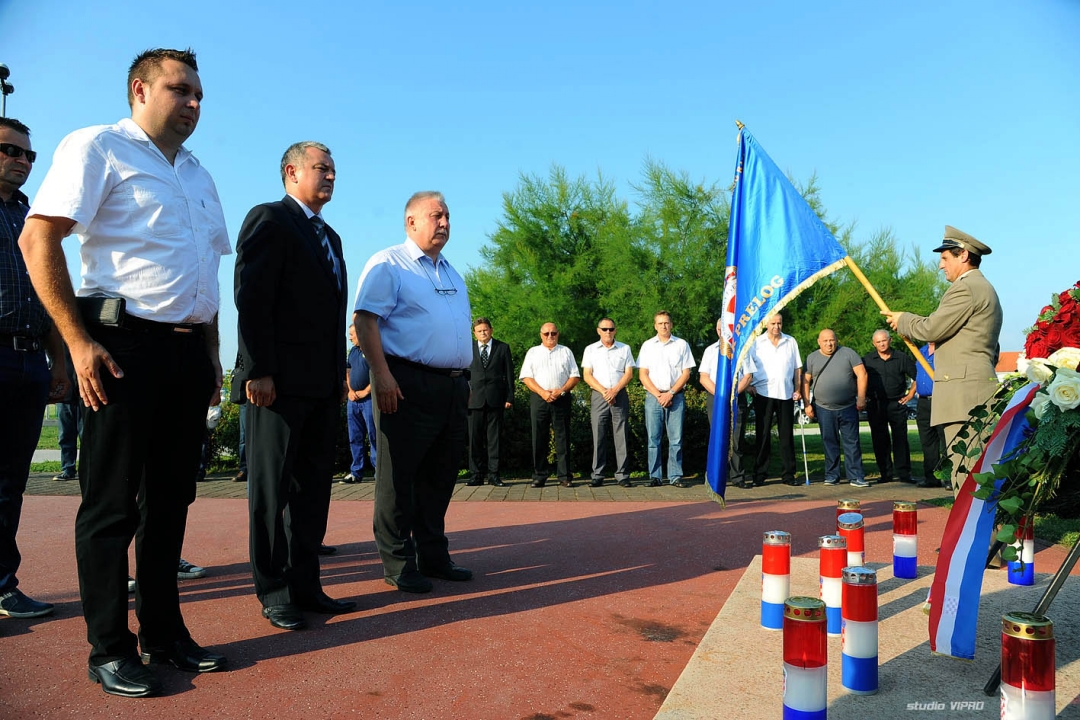 304612740dsc9984425865