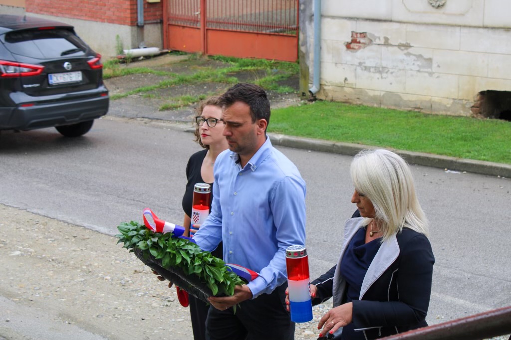 U Vratišincu Dan pobjede obilježen sjećanjem na poginulog branitelja Damira Golubića