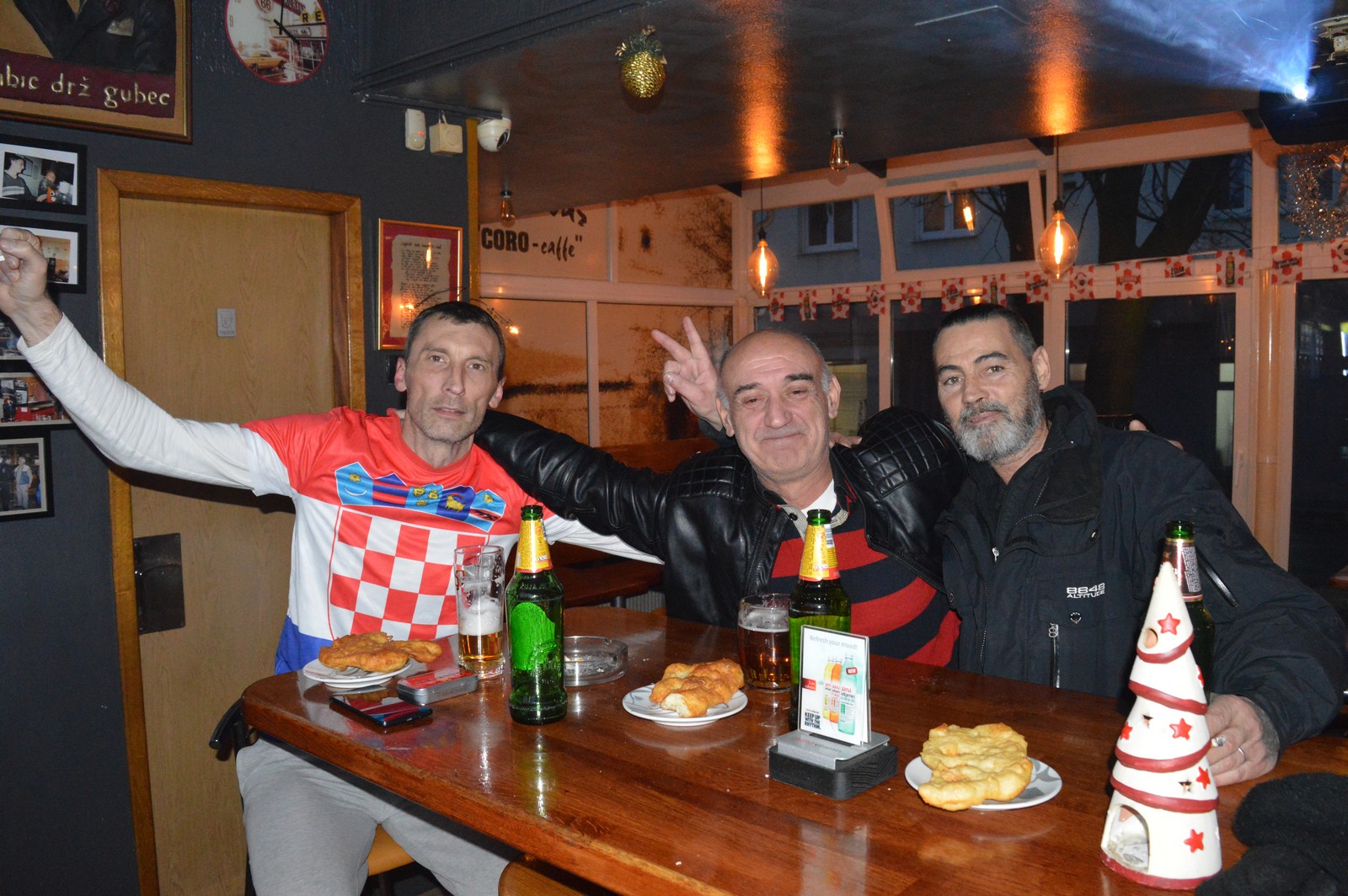 FOTOGALERIJA Vatrena atmosfera u čakovečkim kafićima – Međimurci navijaju za naše Vatrene!
