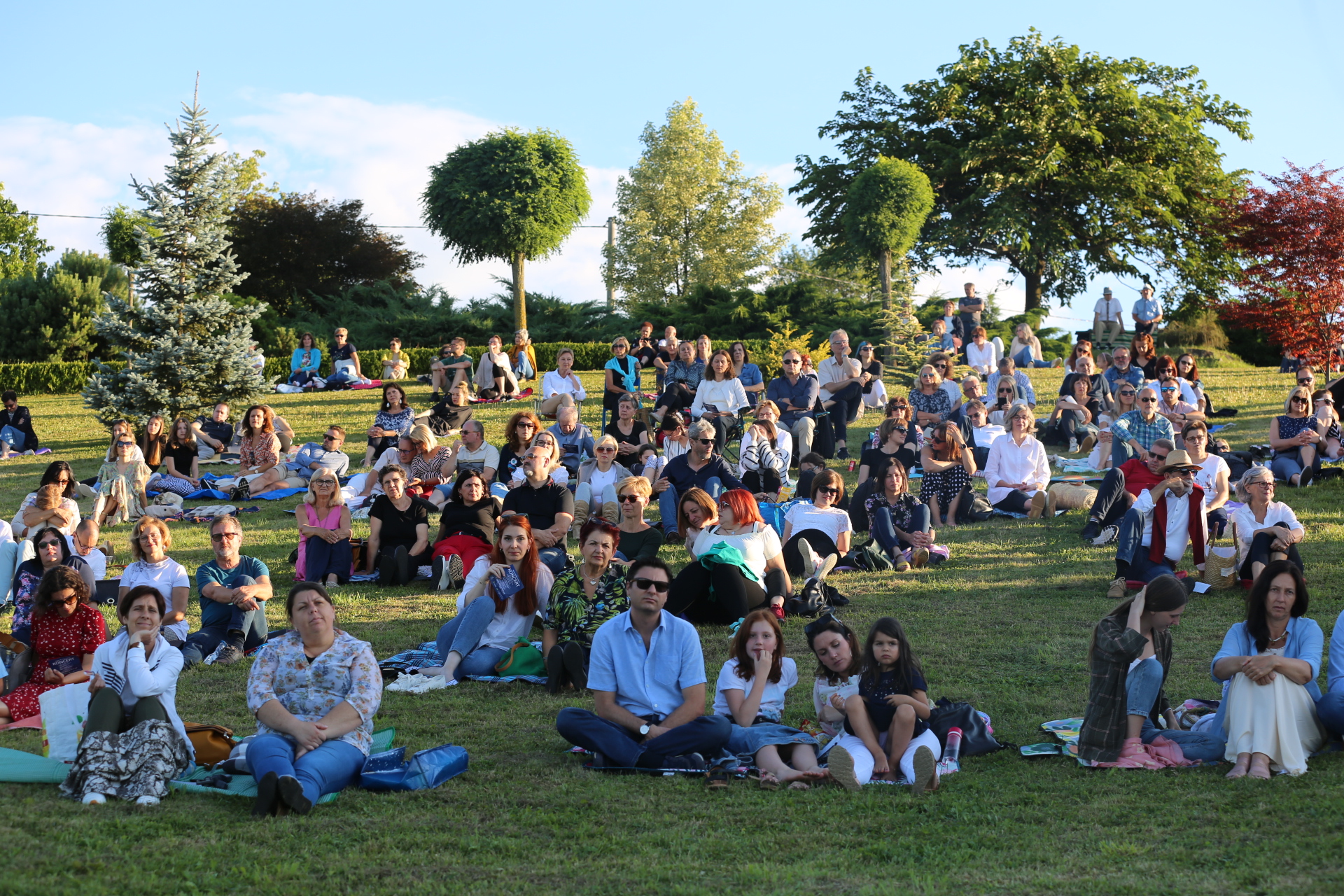 Koncert u Zmajevom vrtu obitelji Valkaj