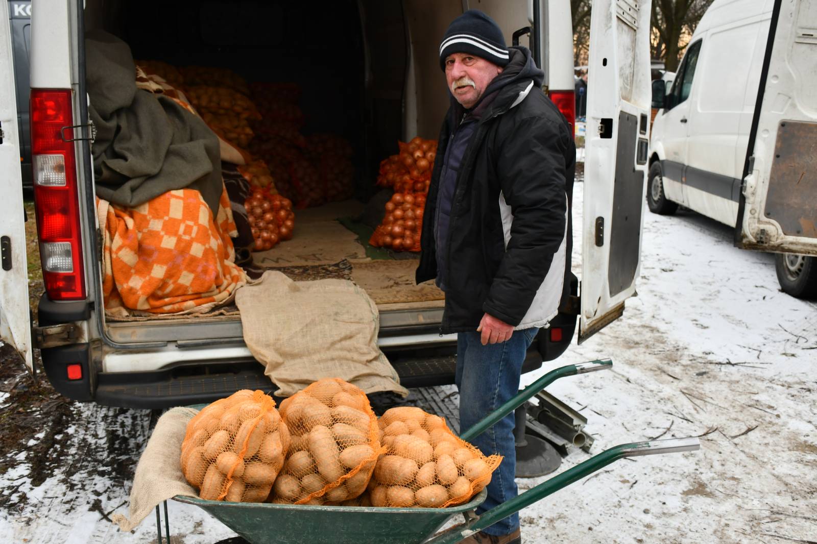 KUPCI NAHRLILI Hladna siječanjska srijeda ispunjena robom i veselim licima