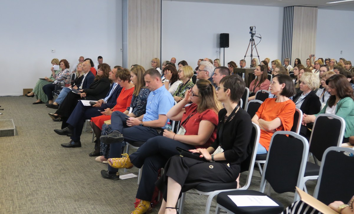 S CILJEM REFORME SUSTAVA Konferencija u Svetom Martinu na Muri okupila 450 socijalnih radnika iz cijele Hrvatske S CILJEM REFORME SUSTAVA Konferencija u Svetom Martinu na Muri okupila 450 socijalnih radnika iz cijele Hrvatske