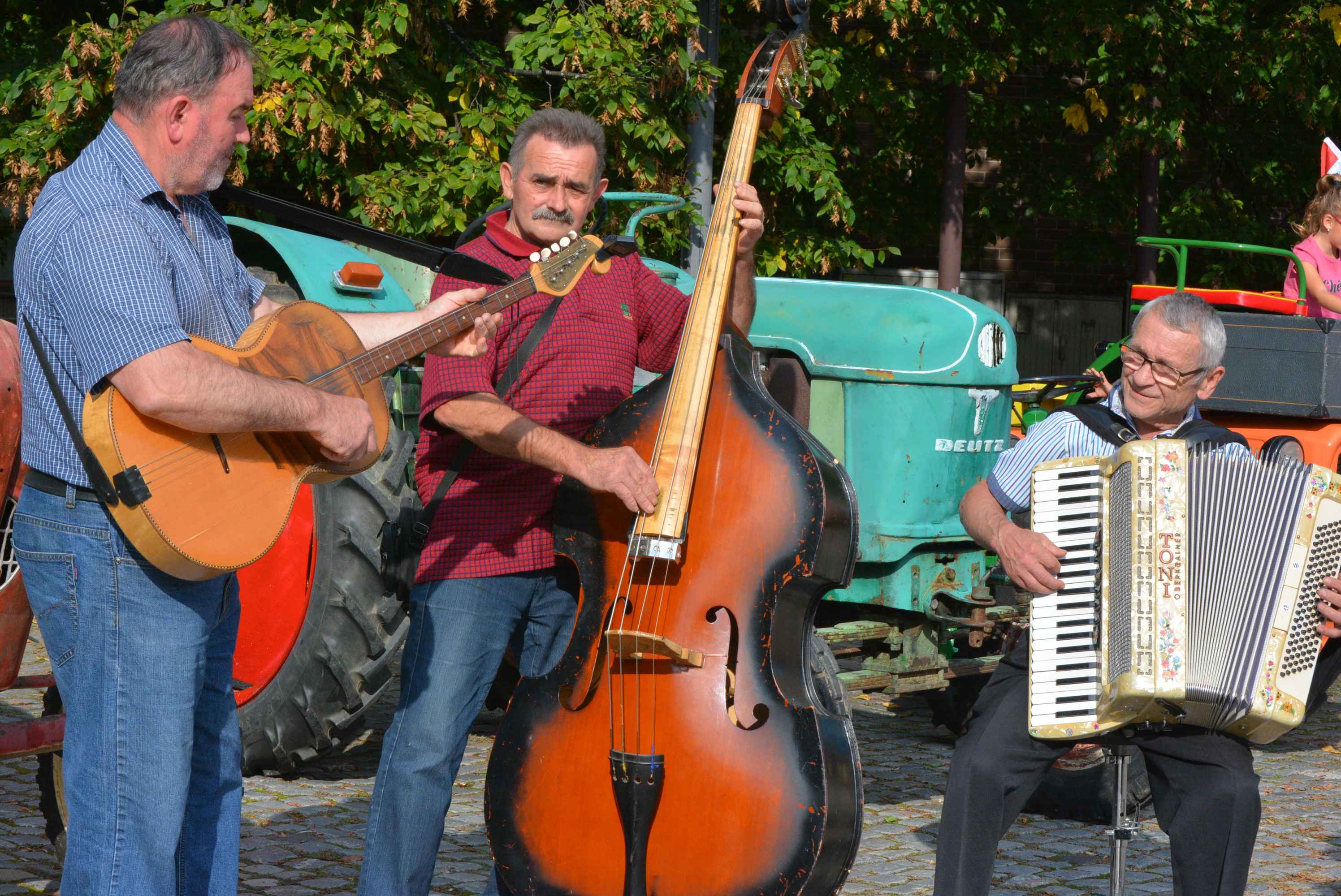 FOTO I VIDEO Putovanje kroz vremensku kapsulu na izložbi starih traktora i strojeva u sklopu manifestacije ‘Jesen u Čakovcu 2023.’