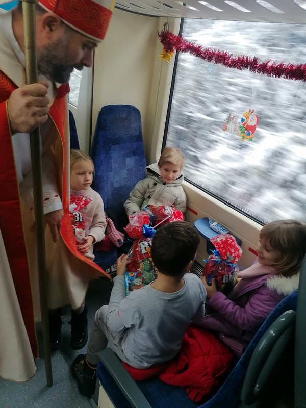 VESELA AVANTURA Mališani iz vrtića Cvrčak putovali vlakom u susret Svetom Nikoli