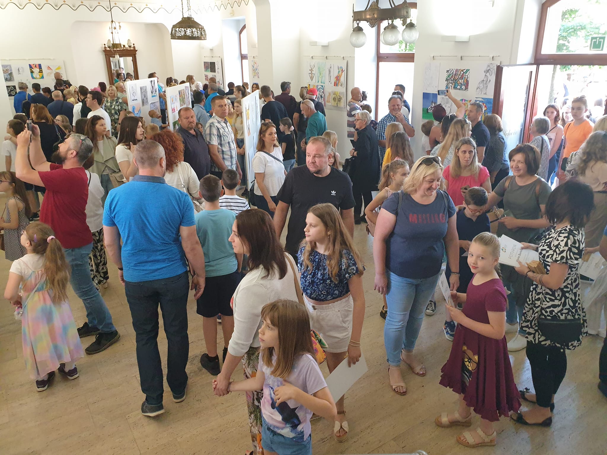 FOTO Artelje: Velika skupna izložba nastala u protekloj sezoni
