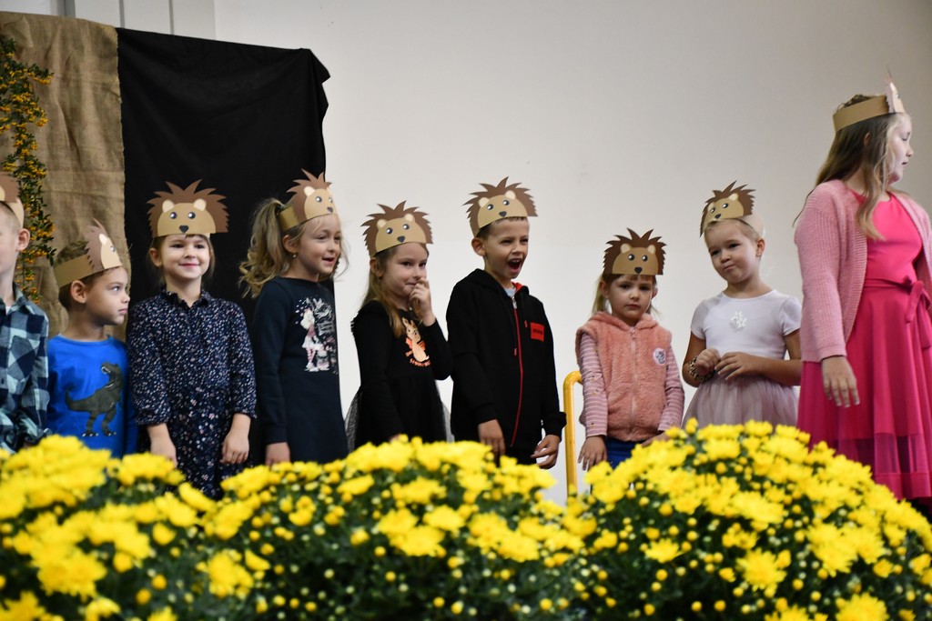 PROSLAVA JESENI Brojni zaljubljenici u kulturnu baštinu i tradiciju našega kraja okupili se na Danima zahvalnosti za plodove zemlje PROSLAVA JESENI Brojni zaljubljenici u kulturnu baštinu i tradiciju našega kraja okupili se na Danima zahvalnosti za plodove zemlje