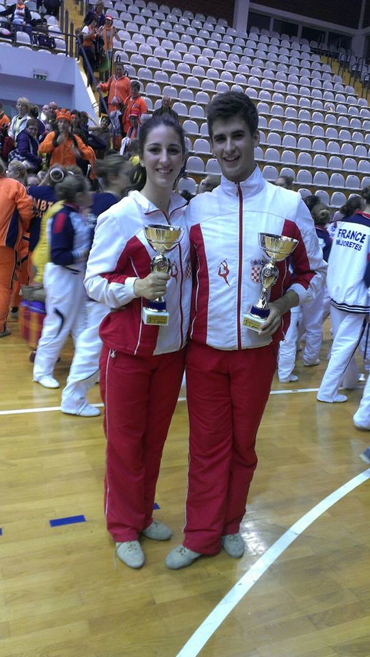 1654464479148632116678351635480