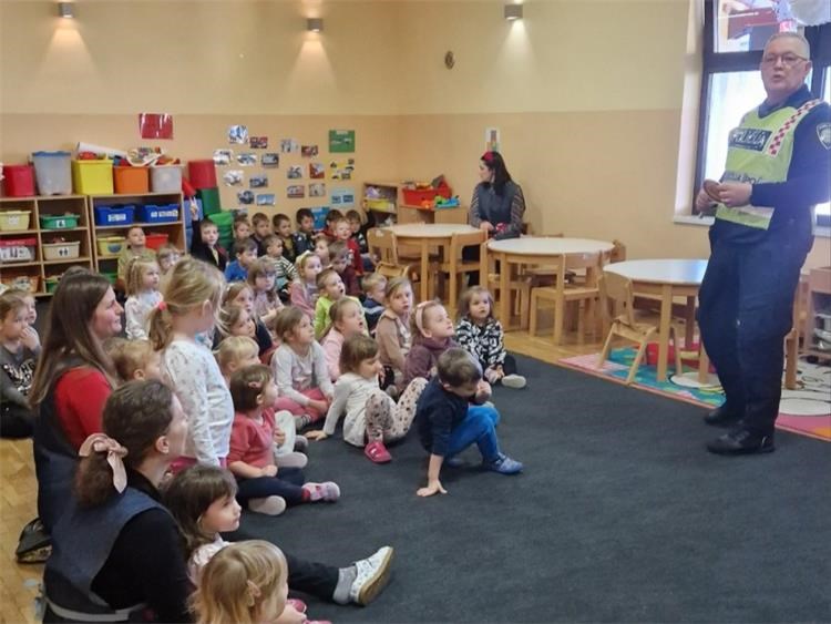 Preloški policajci posjetili mališane dječjeg vrtića “Kockavica”