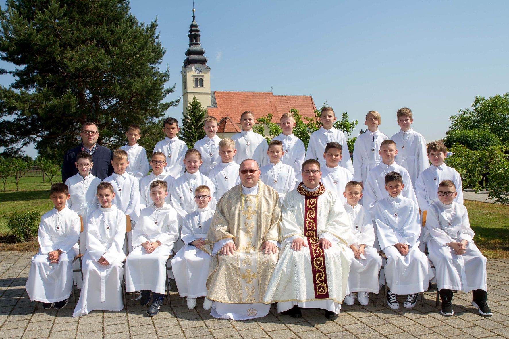 NEDELIŠĆE Svečano proslavljena Prva sveta pričest