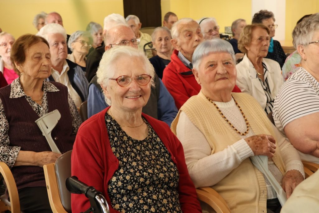 DAN STARIJIH OSOBA Župan Matija Posavec posjetio Dom za starije i nemoćne Čakovec DAN STARIJIH OSOBA Župan Matija Posavec posjetio Dom za starije i nemoćne Čakovec
