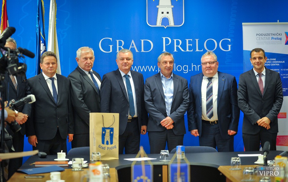 NA POTPISIVANJU UGOVORA I MINISTRI Kroz 18 mjeseci dvadesetak stanova u Prelogu