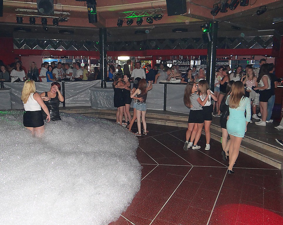 slika0003463221 Pjena party u Šampionu (Subota, 16.8.2014.)