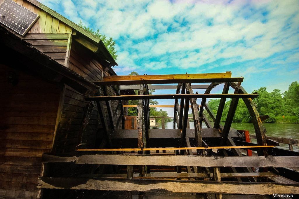 1269655310207715652826286445925