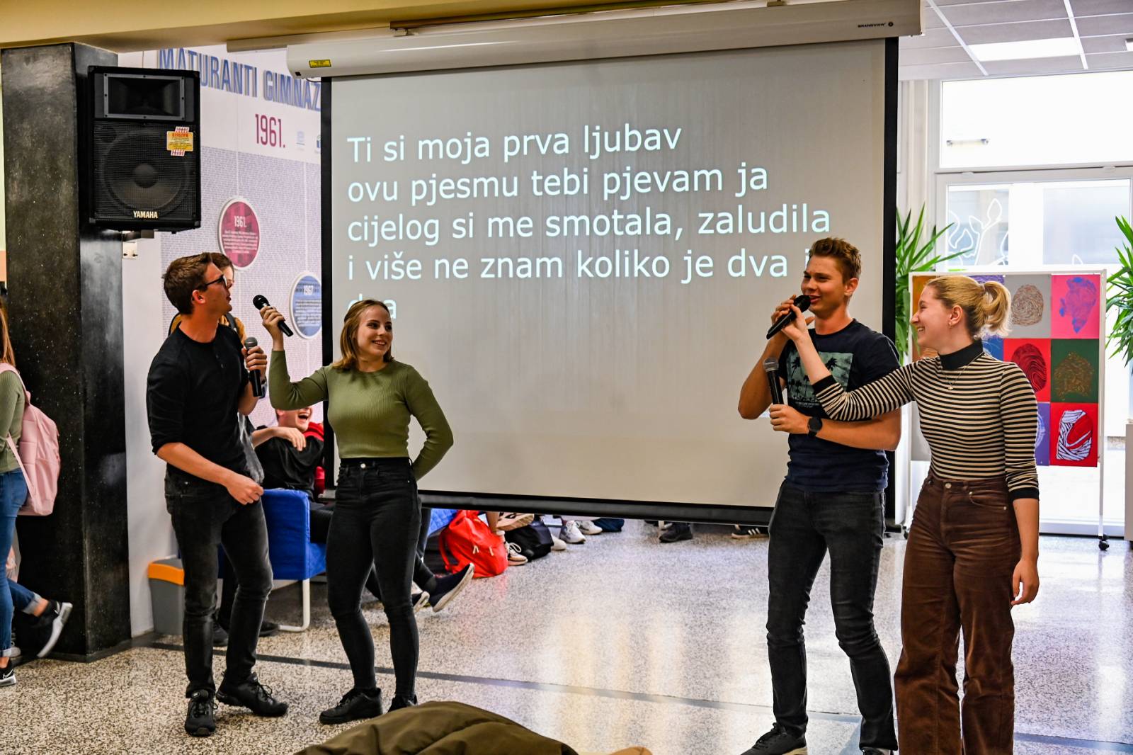 Raspjevani petak u čakovečkoj Gimnaziji – održan školski karaoke show!