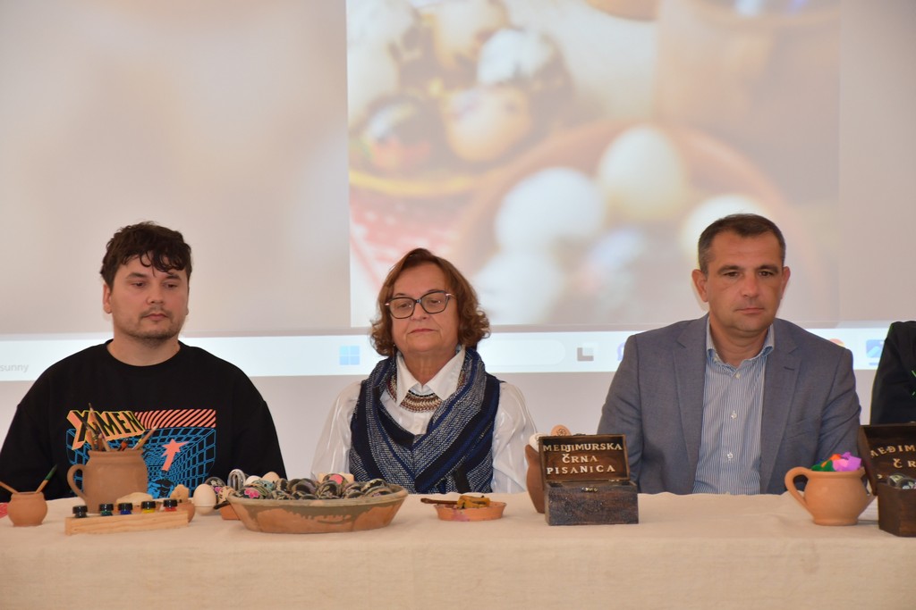 ČRNE PISANICE Predstavljeno umijeće izrade črnih pisanica, novozaštićeno nematerijalno dobro Međimurja ČRNE PISANICE Predstavljeno umijeće izrade črnih pisanica, novozaštićeno nematerijalno dobro Međimurja