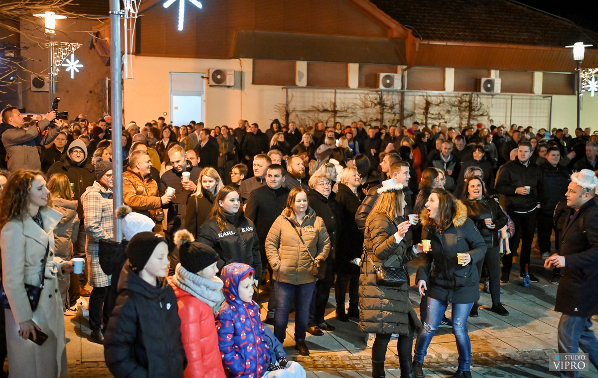 U veselom i dobrom raspoloženju dočekana je nova godina u Prelogu