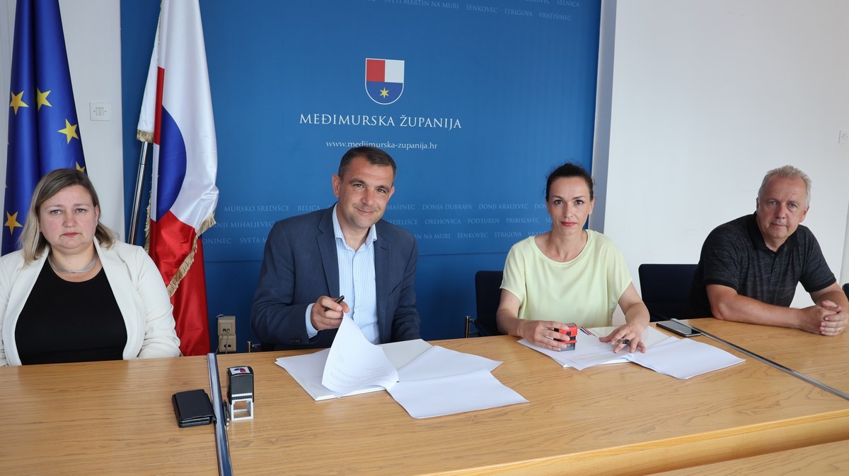 FOTO Potpisani Ugovori za sanaciju zgrade Feštetić i dvije ambulante bivšeg Doma zdravlja, projekti vrijedni približno 580 tisuća eura FOTO Potpisani Ugovori za sanaciju zgrade Feštetić i dvije ambulante bivšeg Doma zdravlja, projekti vrijedni približno 580 tisuća eura