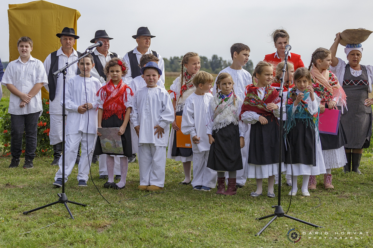 U Gardinovcu svečano otkrivena spomen-ploča posvećena seoskom pralu na potoku Trnavi