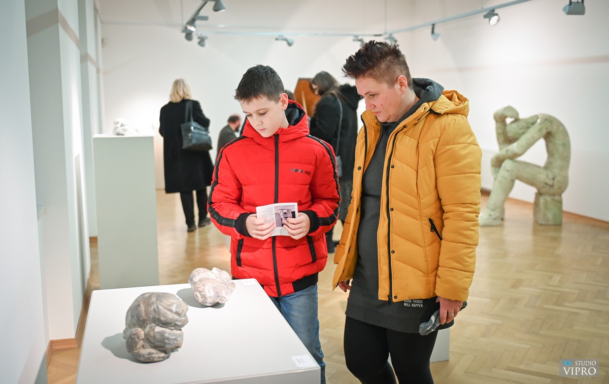 MUZEJ CROATA INSULANUS Otvorena je izložba skulptura Ivana Mladenovića