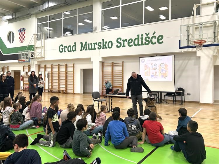 policija edukativno predavanje