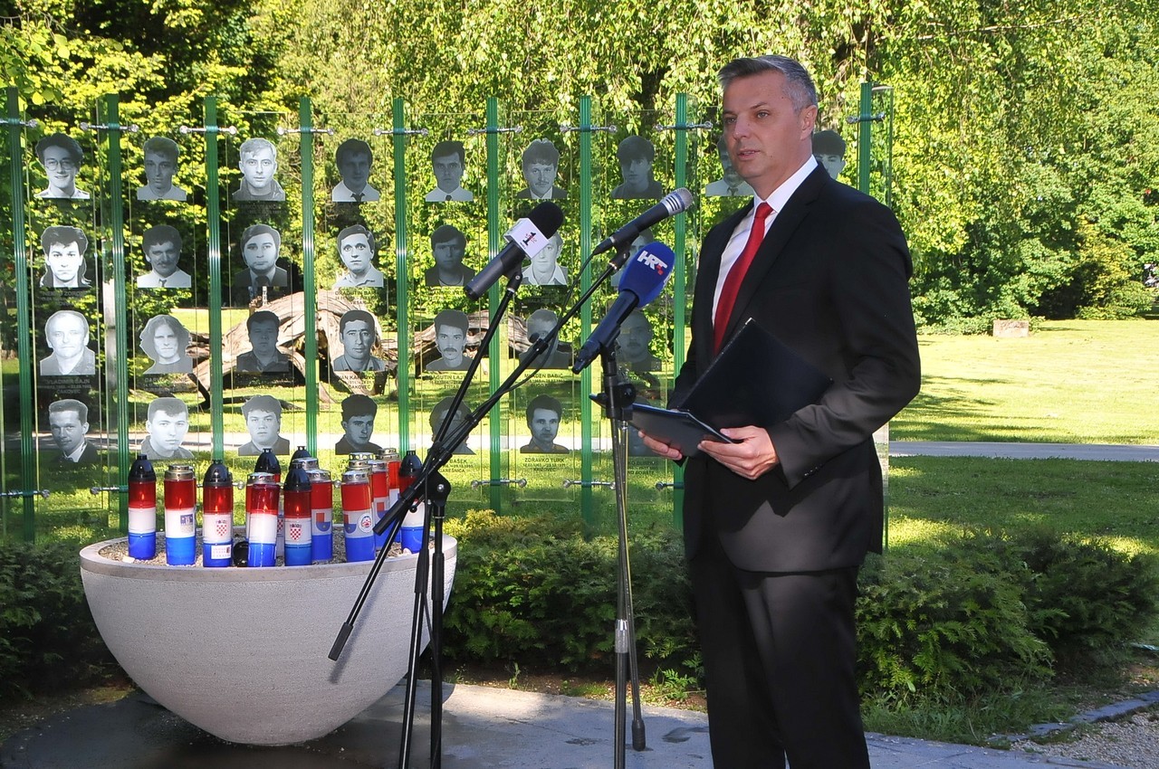 OBILJEŽEN DAN DRŽAVNOSTI Vijenci, svijeće i vječna hvala poginulim braniteljima