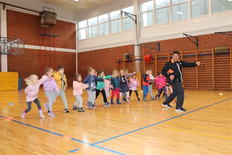 Mališani posjetili policiju