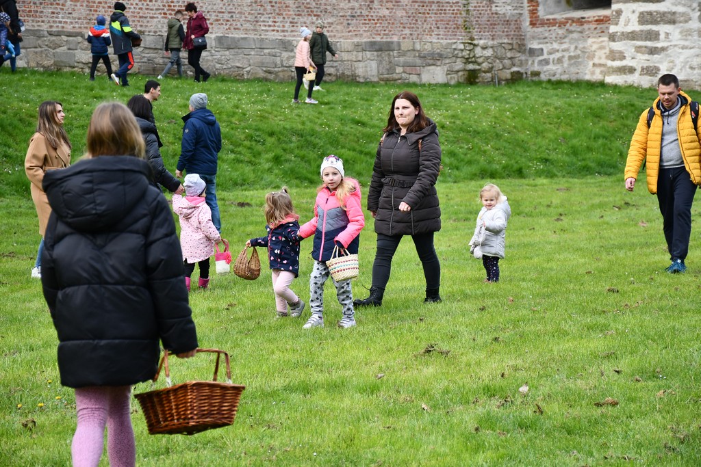 VIDEO I FOTO Potraga za uskrsnim jajima u Perivoj Zrinskih privukla mnoštvo mališana