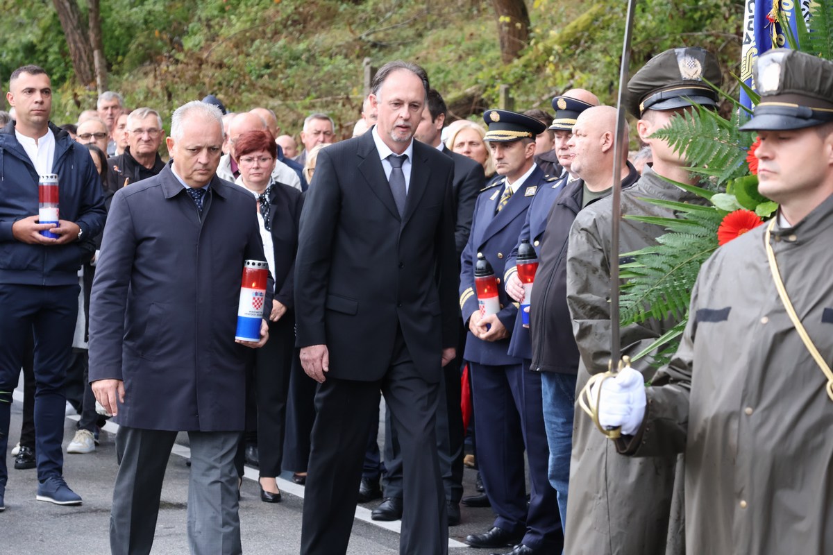 SJEĆANJA Župan Matija Posavec odao počast žrtvama u Baćinu